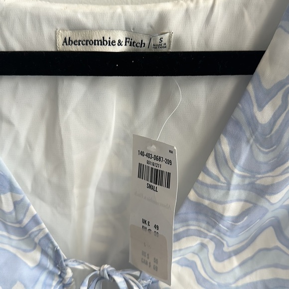 NWT Abercrombie Keyhole Strappy Blouse - Picture 2 of 4